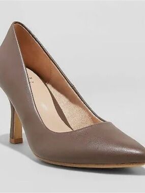 A New Day Women's Taupe Pointed-Toe Mid Heel Pumps